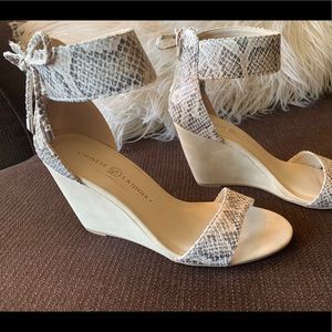 Chinese Laundry Z-Camomile wedge sandals size 7.5